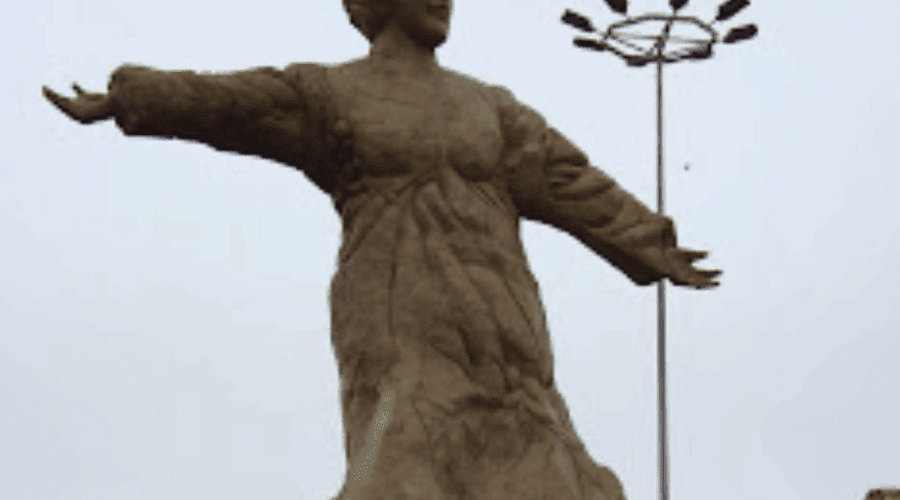Escultura Gabriela Mistral